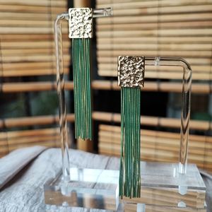 Gold Tone Hammered Elegant Green Flat Snake Chain Long Pierced Earrings NWOT